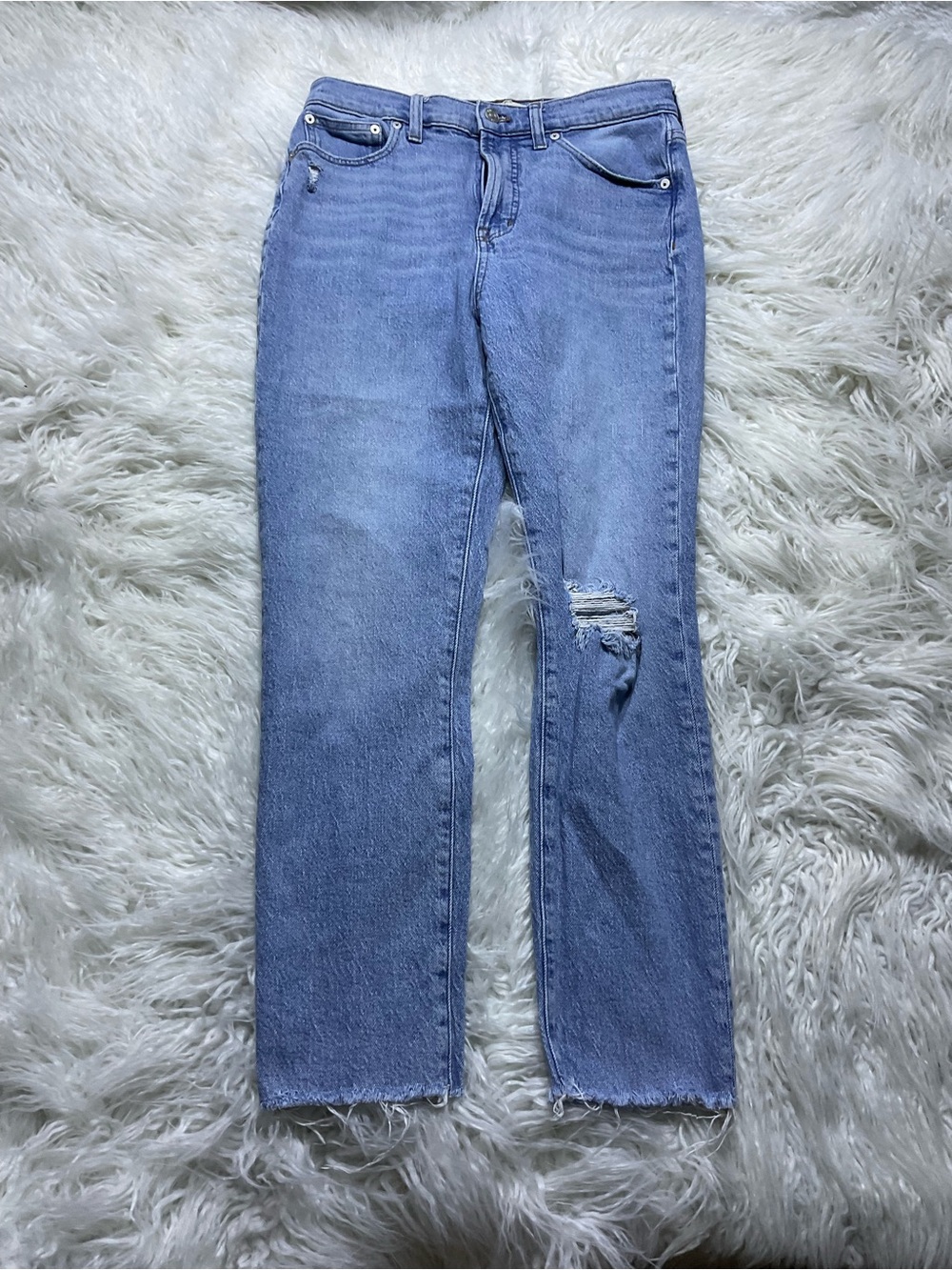 Madewell The Perfect Vintage Jean in Coney Wash: Destroyed Edition - Picture 2 of 6